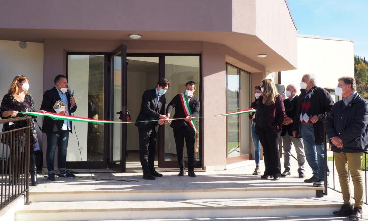 Sisma, area camper a Bolognola e un Poliambulatorio a Pieve Torina: Acquaroli taglia i nastri Sisma, area camper a Bolognola e un Poliambulatorio a Pieve Torina: Acquaroli taglia i nastri
