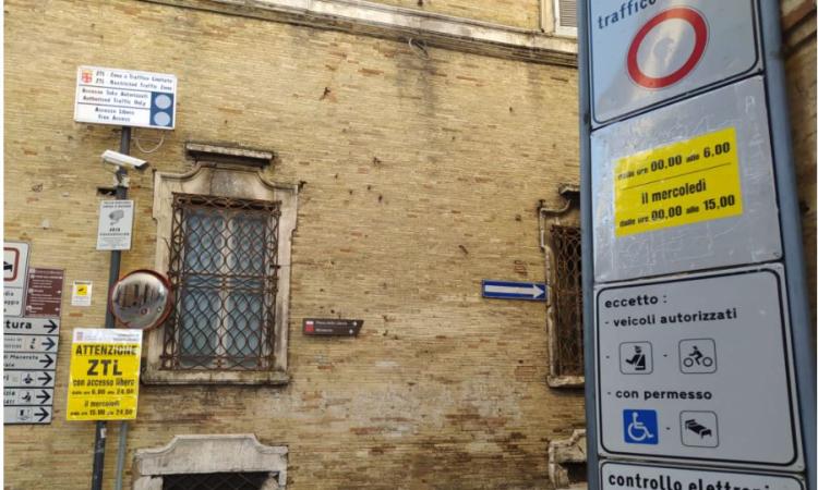 Macerata, il centro storico torna "libero": via il semaforo rosso e Ztl ufficialmente aperta