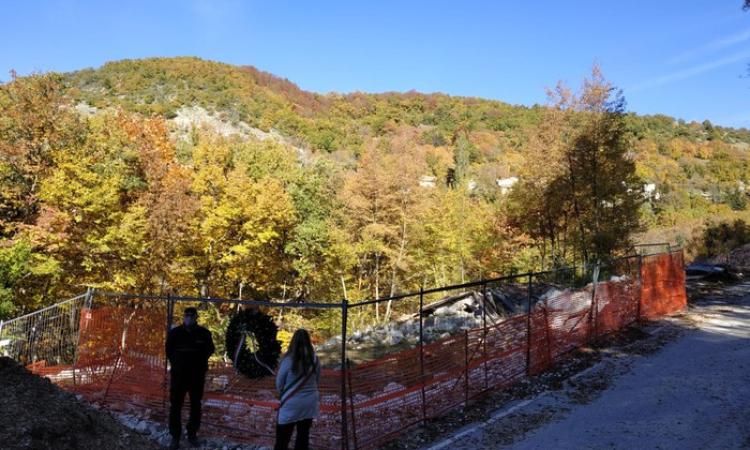 Ussita, a 4 anni dal sisma il cimitero è ancora sotto le macerie Ussita, a 4 anni dal sisma il cimitero è ancora sotto le macerie