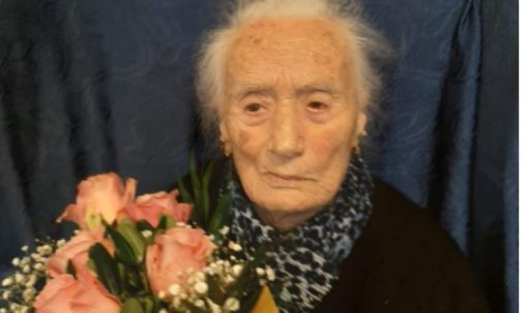 Eleonora Donnini spegne 106 candeline accanto alla famiglia: grande festa a Cingoli Eleonora Donnini spegne 106 candeline accanto alla famiglia: grande festa a Cingoli