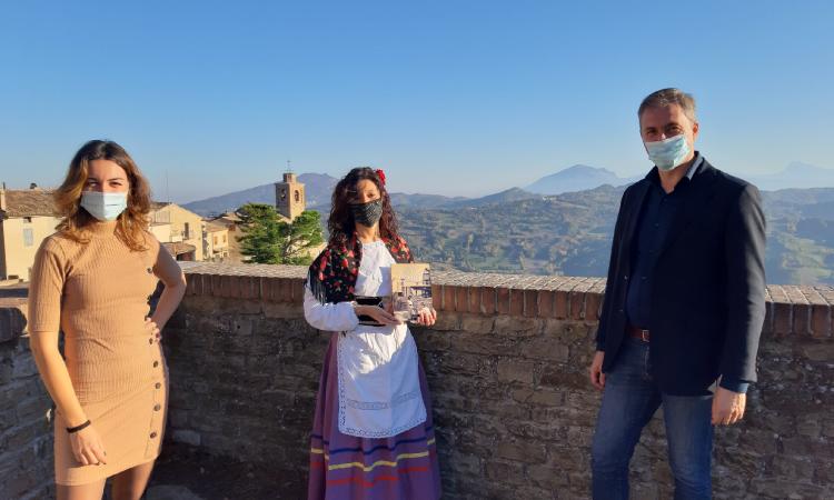 La storia del saltarello in un video: "Li Matti de Montecò" diventano virali su Facebook La storia del saltarello in un video: "Li Matti de Montecò" diventano virali su Facebook