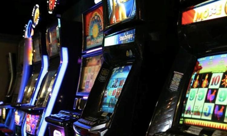 Gioco d'azzardo, slitta il piano di rimozione delle slot. Lupini (M5S): "A chi serve davvero questa proroga?" Gioco d'azzardo, slitta il piano di rimozione delle slot. Lupini (M5S): "A chi serve davvero questa proroga?"