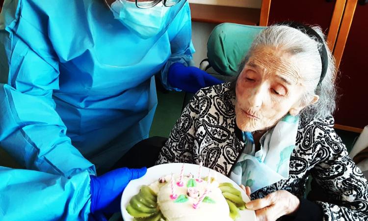 Recanati, "Marcellina" Baldassarri spegne 101 candeline: ora attende il tampone negativo