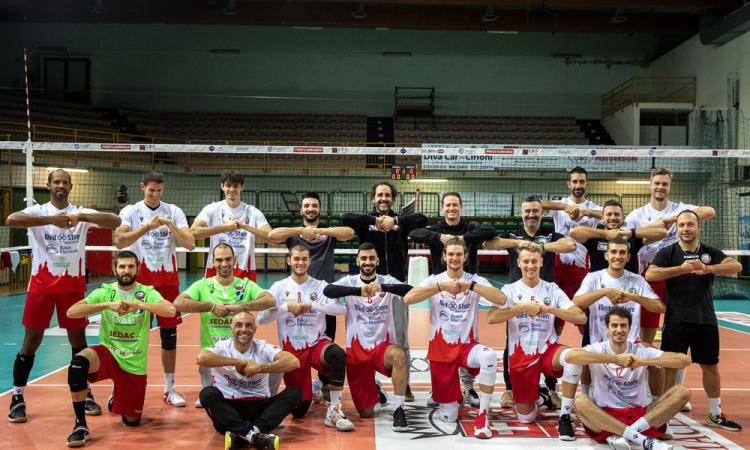 "Atleti al tuo fianco", la Med Store Macerata si schiera dalla parte di chi lotta contro il cancro "Atleti al tuo fianco", la Med Store Macerata si schiera dalla parte di chi lotta contro il cancro