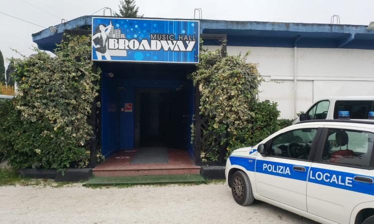 Tolentino, night club aperto nonostante i divieti covid: chiuso dalla Polizia Locale
