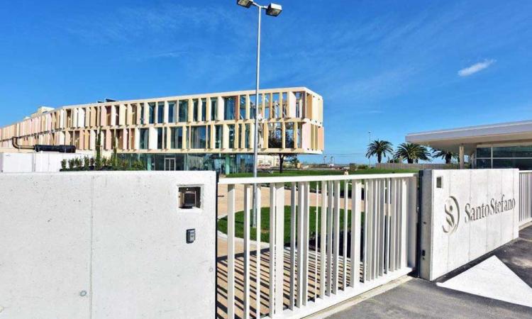 Marche, malati Covid non gravi ospitati nelle strutture sanitarie private: accordo con la Regione
