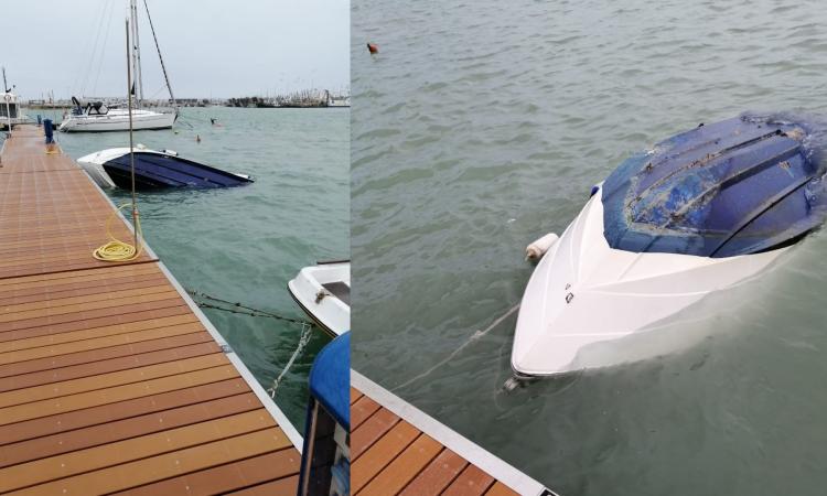 Civitanova, la mareggiata affonda una barca di 5 metri: "Fatto grave, interventi necessari"
