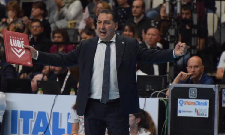 Lube, si torna a giocare in diretta Rai dopo la sconfitta con Vibo. De Giorgi: "I ragazzi scalpitano" Lube, si torna a giocare in diretta Rai dopo la sconfitta con Vibo. De Giorgi: "I ragazzi scalpitano"