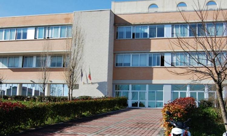 Recanati, il Liceo Linguistico si conferma il migliore della Provincia: terzo in tutta la regione Recanati, il Liceo Linguistico si conferma il migliore della Provincia: terzo in tutta la regione