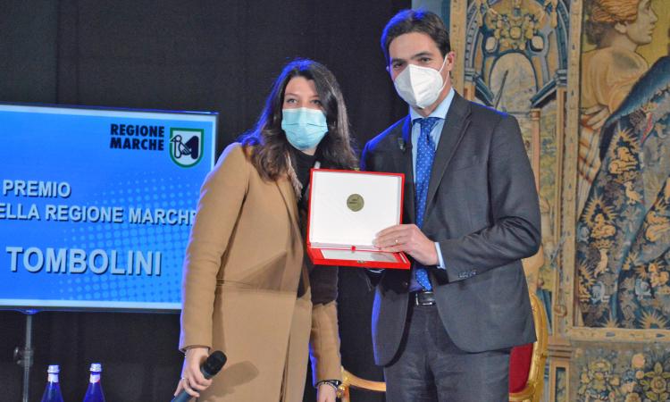 Giornata delle Marche, premiata dal presidente Acquaroli la portorecanatese Elena Tombolini Giornata delle Marche, premiata dal presidente Acquaroli la portorecanatese Elena Tombolini
