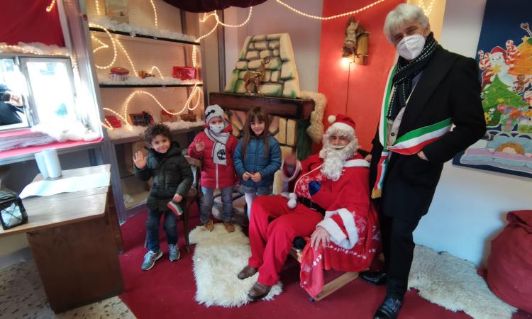 Macerata, inaugurato il Chiosco Magico: "Un Natale dedicato ai più piccoli" Macerata, inaugurato il Chiosco Magico: "Un Natale dedicato ai più piccoli"