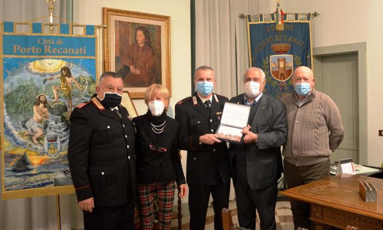 Porto Recanati: dopo 40 anni di servizio, il Maresciallo Leonardo Russo si congeda Porto Recanati: dopo 40 anni di servizio, il Maresciallo Leonardo Russo si congeda