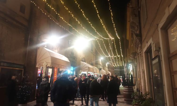 Nuove "strette" a Natale e Capodanno: il CTS spinge il Governo verso misure più rigide Nuove "strette" a Natale e Capodanno: il CTS spinge il Governo verso misure più rigide