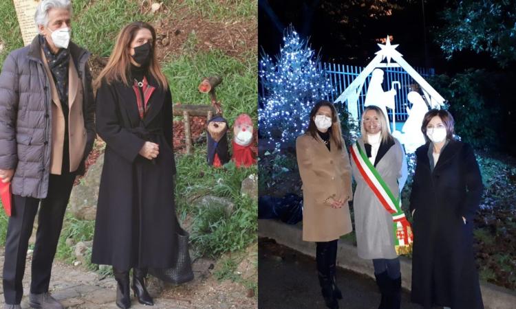 Macerata, i bambini portano il Natale nei giardini delle scuole: inaugurate luci e addobbi