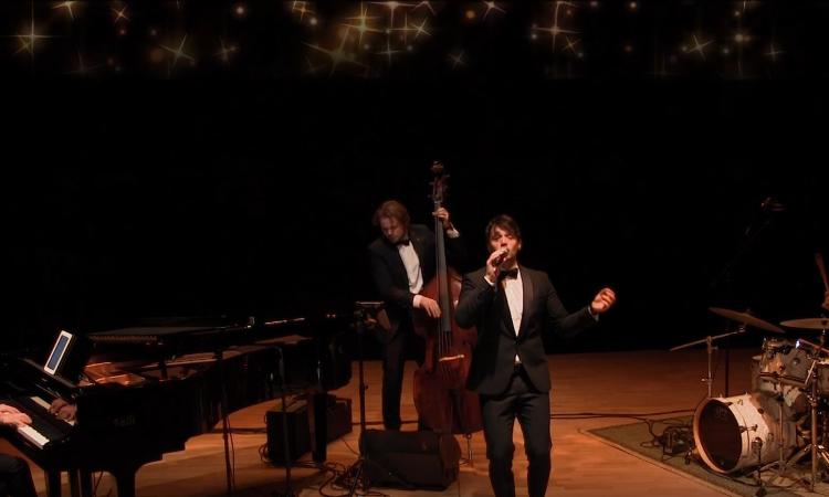 Tolentino, gli auguri in musica del Politeama sono anche solidali (VIDEO)