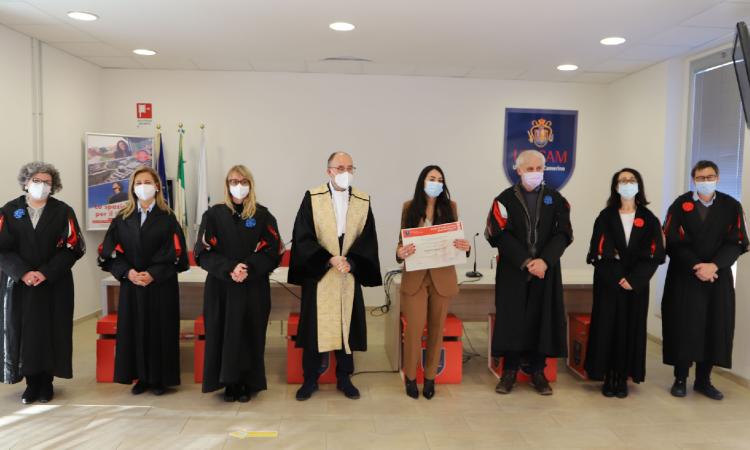 Unicam, il Covid non ferma la Scuola "Carlo Urbani": Angelica Mogianesi si diploma in presenza Unicam, il Covid non ferma la Scuola "Carlo Urbani": Angelica Mogianesi si diploma in presenza