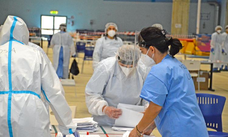 Covid, 1382 nuovi casi oggi nelle Marche: scendono i ricoveri e l'incidenza del virus Covid, 1382 nuovi casi oggi nelle Marche: scendono i ricoveri e l'incidenza del virus