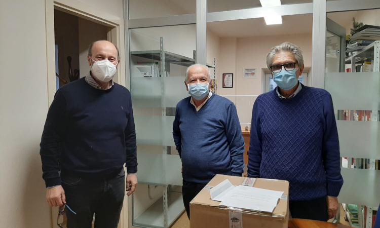 Donate 500 mascherine per ospiti e operatori dell'Ircr Macerata Donate 500 mascherine per ospiti e operatori dell'Ircr Macerata