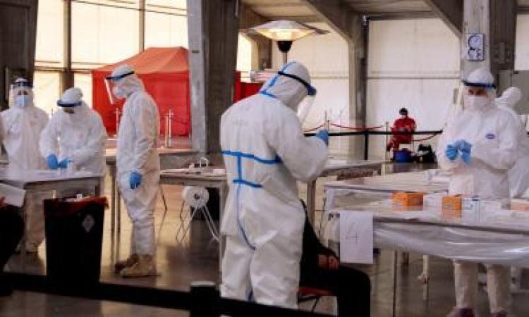 Macerata, oltre 1000 tamponi nella seconda giornata di screening: 3 quelli positivi Macerata, oltre 1000 tamponi nella seconda giornata di screening: 3 quelli positivi