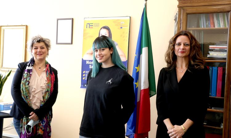 Macerata, "come ripartirà la scuola?": gli studenti lo chiedono alla Dirigente Roberta Ciampechini (VIDEO) Macerata, "come ripartirà la scuola?": gli studenti lo chiedono alla Dirigente Roberta Ciampechini (VIDEO)