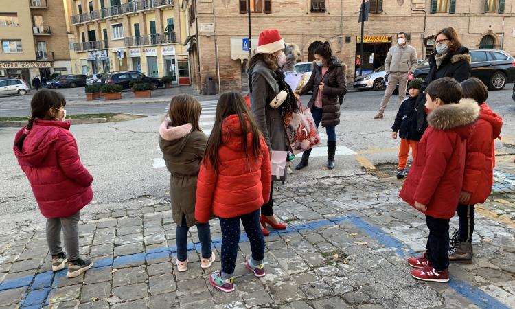 Macerata, "In viaggio con Babbo Natale": un successo il primo tour Macerata, "In viaggio con Babbo Natale": un successo il primo tour