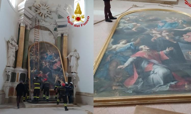 Macerata, lavori post-sisma alla chiesa di Santa Maria delle Vergini: recuperata pala d'altare Macerata, lavori post-sisma alla chiesa di Santa Maria delle Vergini: recuperata pala d'altare
