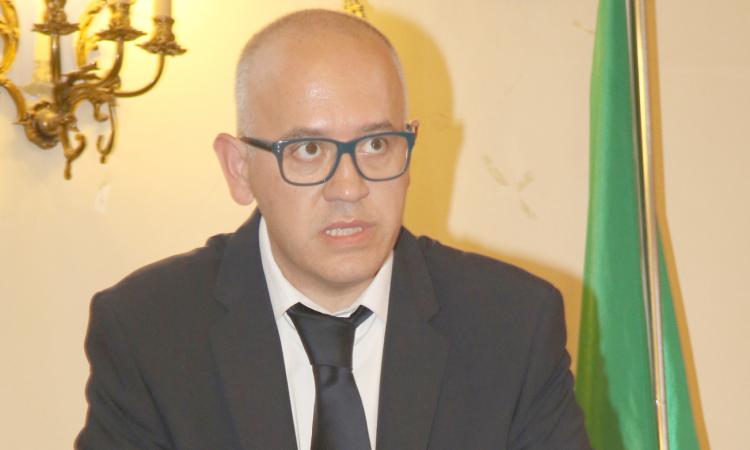 Civitanova, salta lo scambio di auguri: l'abbraccio virtuale del sindaco ai dipendenti comunali