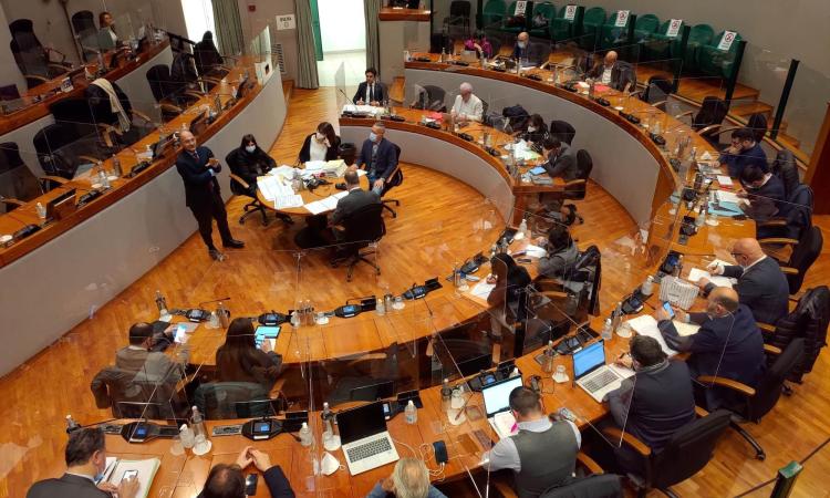 Un consigliere positivo al Covid: slitta al 29 dicembre il Consiglio regionale Un consigliere positivo al Covid: slitta al 29 dicembre il Consiglio regionale