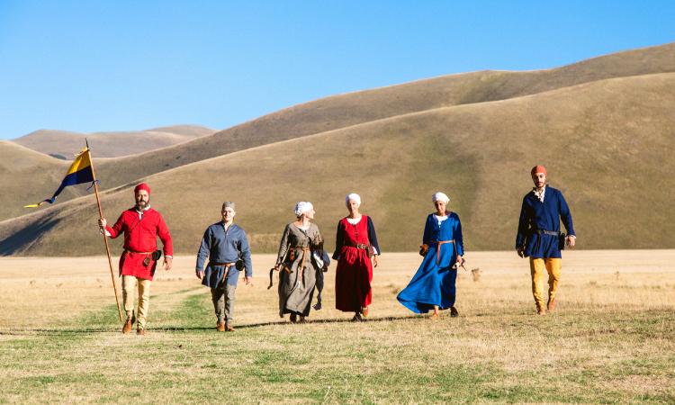 Da Castelluccio fino a Visso: gli arcieri storici protagonisti in un video girato sui Monti Sibillini