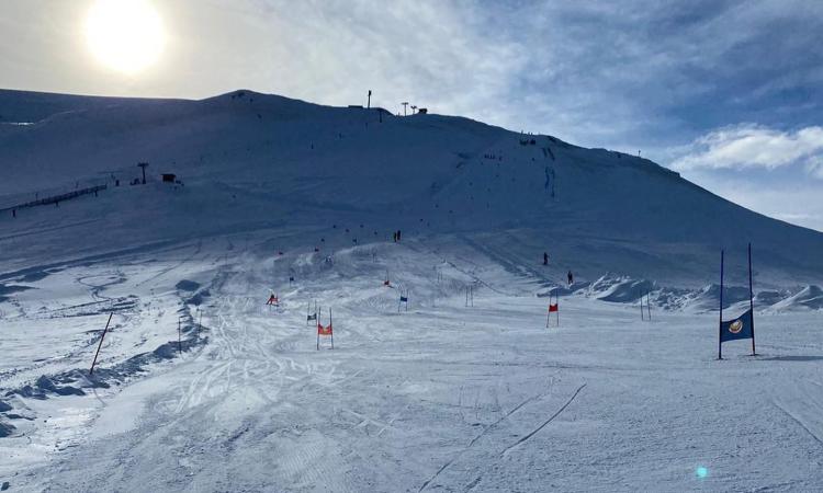 Bolognola, mai così tanta neve dopo le feste: "Amarezza per gli impianti chiusi" Bolognola, mai così tanta neve dopo le feste: "Amarezza per gli impianti chiusi"
