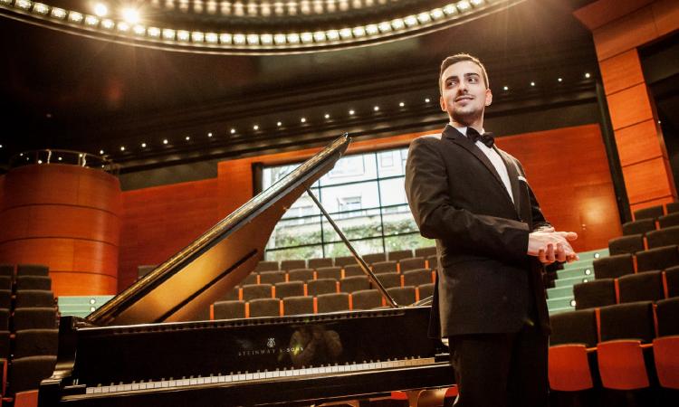Tolentino, la musica del Politeama in diretta streaming: concerto dedicato a Rachmaninov