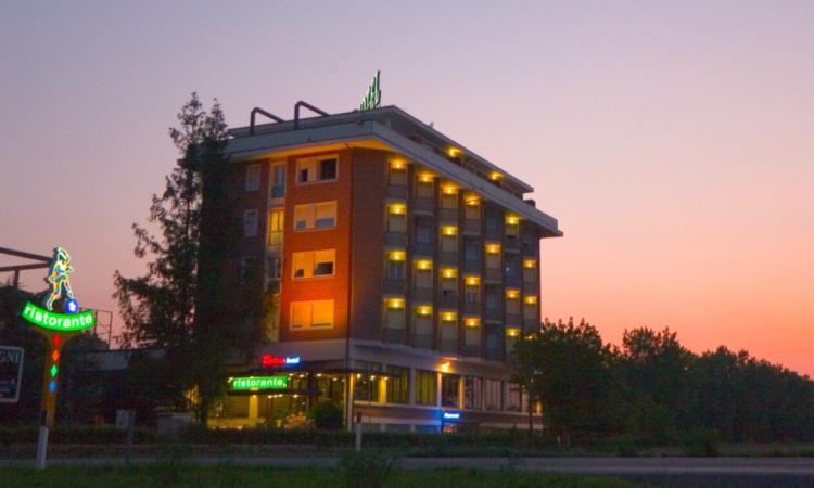 Covid-19, l'Hotel Recina resta riservato ai contagiati sino al 31 gennaio Covid-19, l'Hotel Recina resta riservato ai contagiati sino al 31 gennaio