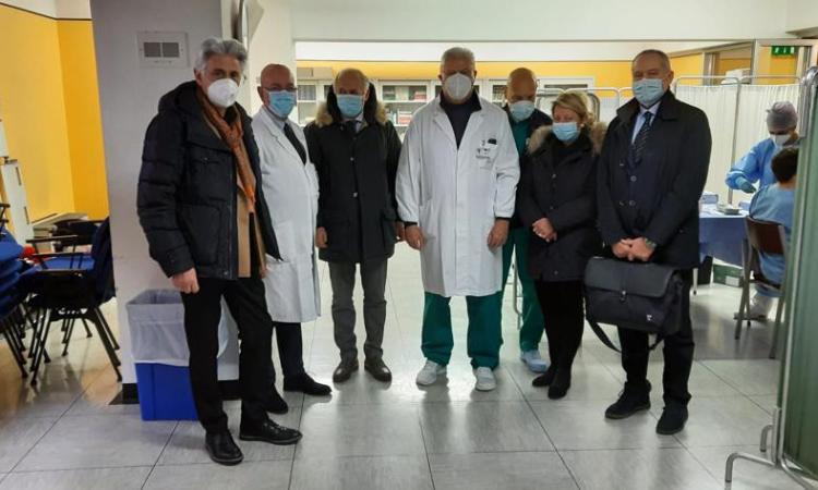 Macerata, 600 dosi di vaccini somministrate nelle prime due giornate: Saltamartini in visita