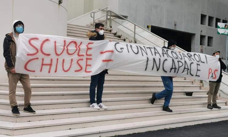Italia Viva Marche: "Chiusura delle scuole inaccettabile, cosa è stato fatto per il piano trasporti?"