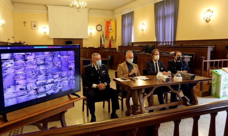 Civitanova, in arrivo 32 nuove telecamere: "Vogliamo arrivare a 250. Come una piccola Londra" (FOTO)