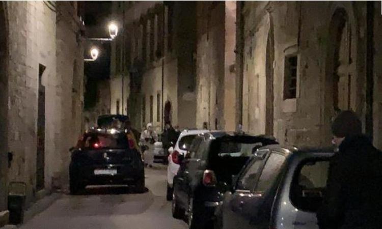 Omicidio Ascoli Piceno, 56enne accoltellato in pieno centro: arrestato il presunto assassino