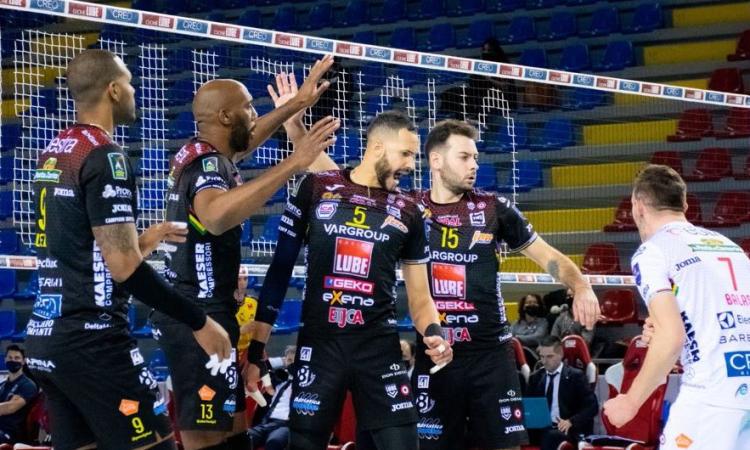 La Lube suda contro Modena, ma vince al tie-break: nel 2021 si conferma imbattuta
