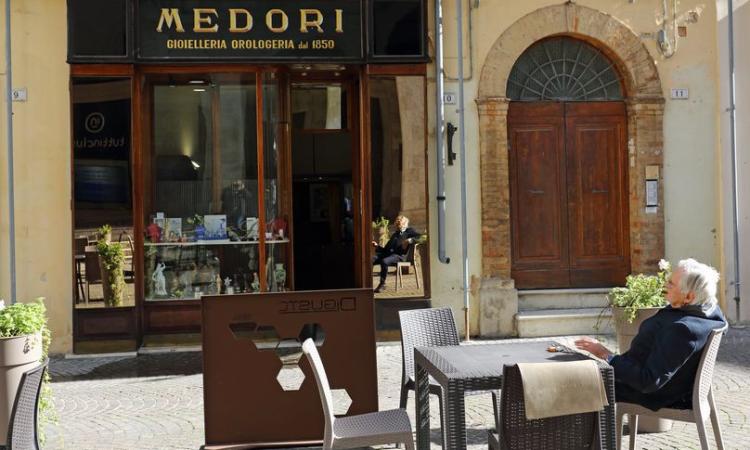Lutto a Macerata, malore fatale in casa: addio al gioielliere Douglas Medori Lutto a Macerata, malore fatale in casa: addio al gioielliere Douglas Medori