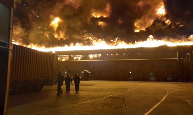 Incendio porto di Ancona: "È doloso, almeno tre gli inneschi"