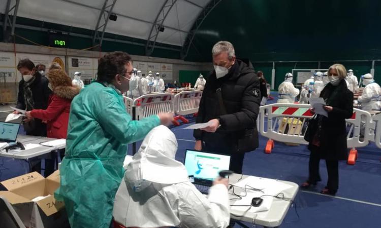 Recanati, conclusi i 4 giorni di screening: su 6762 test eseguiti sono 25 i positivi Recanati, conclusi i 4 giorni di screening: su 6762 test eseguiti sono 25 i positivi