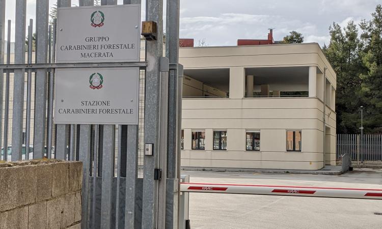 Macerata, il questore Vincenzo Trombadore in visita al gruppo Carabinieri Forestale