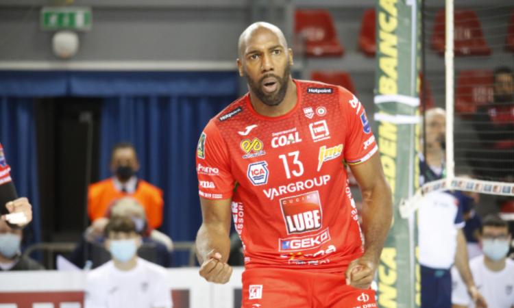 La Lube mette pressione a Perugia: vittoria in 3 set contro Cisterna, resta imbattuta nel 2021 La Lube mette pressione a Perugia: vittoria in 3 set contro Cisterna, resta imbattuta nel 2021