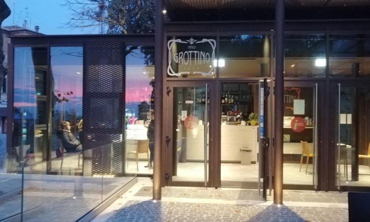 "Recanati trattata come salotto personale": Fratelli d'Italia attacca la Giunta sul Grottino Cafè