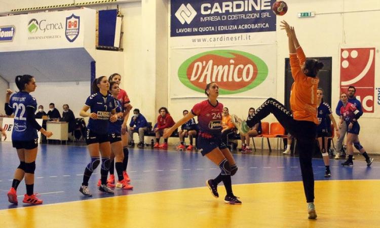 Pallamano, la Jomi Salerno è una furia: pesante ko esterno per la Santarelli Cingoli Pallamano, la Jomi Salerno è una furia: pesante ko esterno per la Santarelli Cingoli