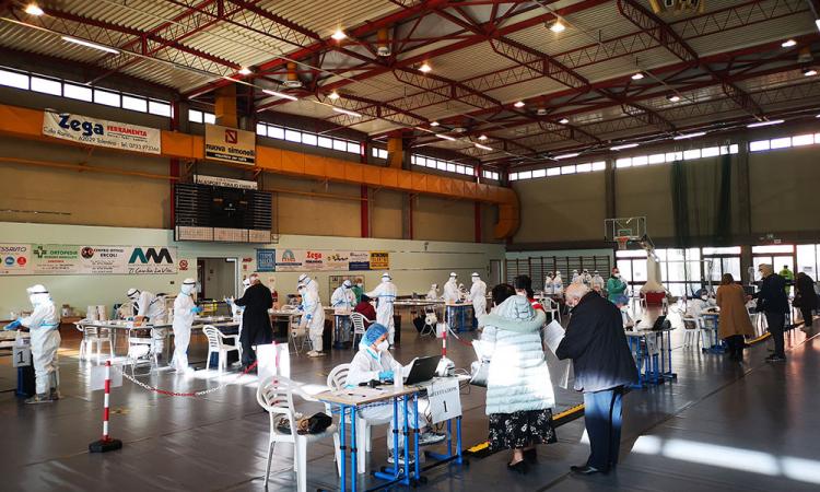 Covid, impennata di contagi in un giorno nelle Marche: sono 326, ma restano stabili i ricoveri Covid, impennata di contagi in un giorno nelle Marche: sono 326, ma restano stabili i ricoveri