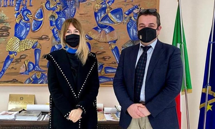 Incontro a Roma per l'assessore Latini: "In vista accordo quadro su valorizzazione patrimonio immateriale" Incontro a Roma per l'assessore Latini: "In vista accordo quadro su valorizzazione patrimonio immateriale"