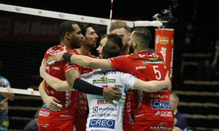 La Lube vince la Coppa Italia: Bologna si tinge di biancorosso per il secondo anno consecutivo La Lube vince la Coppa Italia: Bologna si tinge di biancorosso per il secondo anno consecutivo