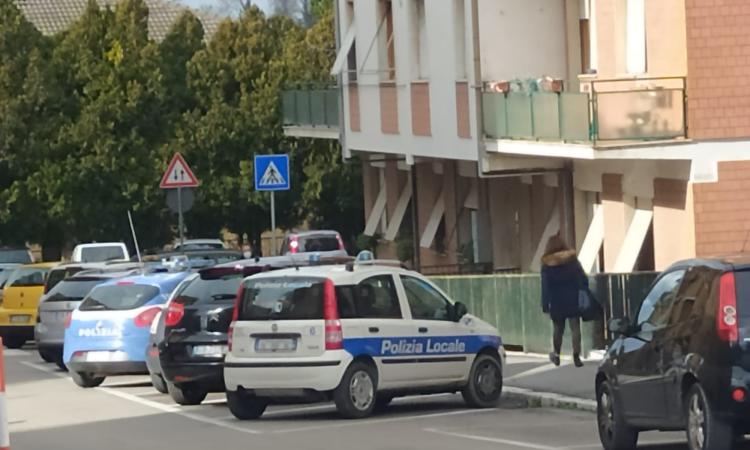 Tragedia a Macerata: si impicca nel garage di casa, muore un giovane Tragedia a Macerata: si impicca nel garage di casa, muore un giovane