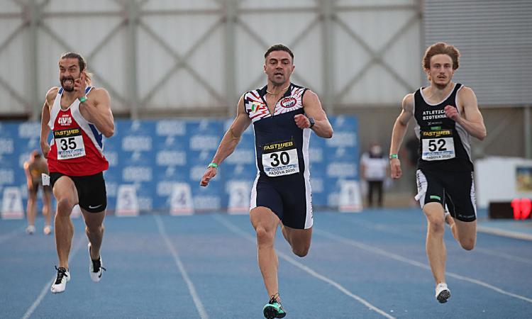 Atletica Avis Macerata, Lorenzo Angelini fa la storia sui 200 metri: battuto il record marchigiano Atletica Avis Macerata, Lorenzo Angelini fa la storia sui 200 metri: battuto il record marchigiano