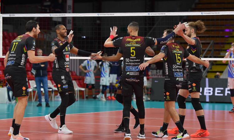 Champions - La Lube parte piano, poi si risveglia e centra i play-offs: vittoria in 4 set contro il Tours